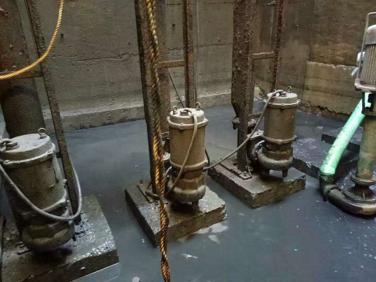 巫溪污水池清理